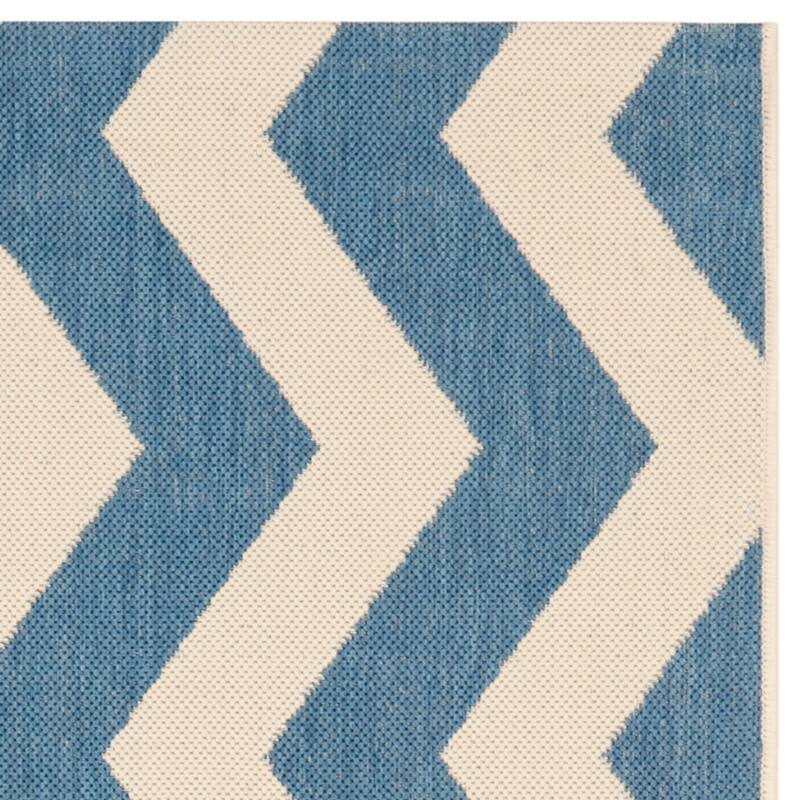 SAFAVIEH Courtyard Merlene Chevron Indoor/ Outdoor Waterproof Patio Backyard Rug