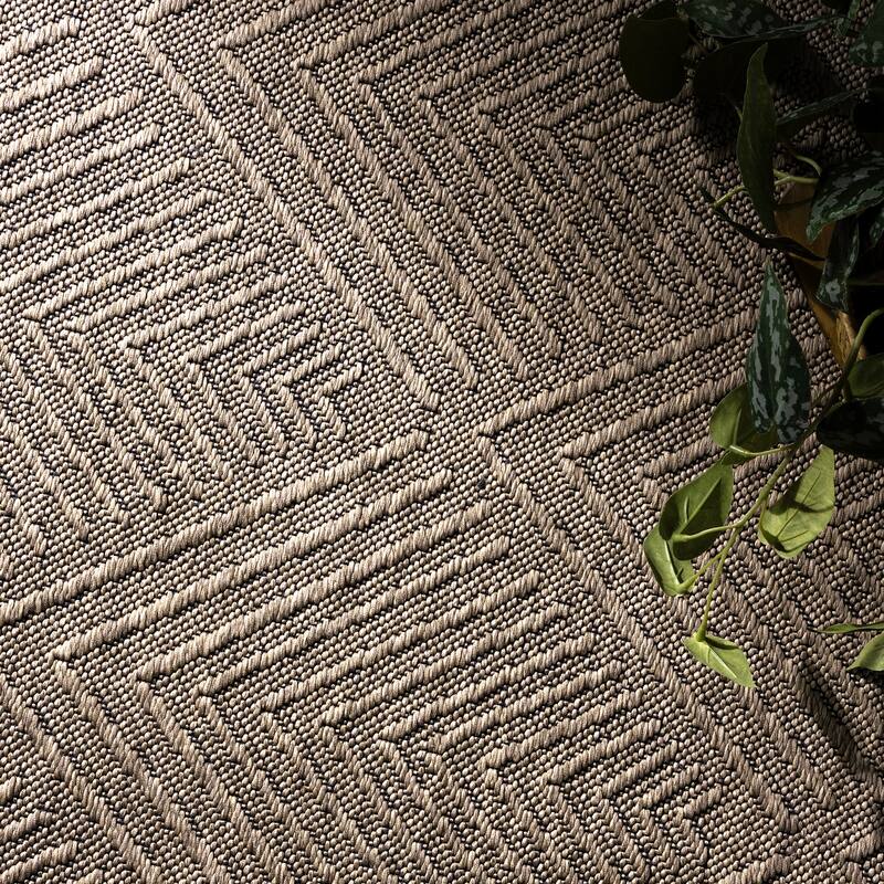 Alameda Solid Color Chevron Machine Washable Indoor Area Rug