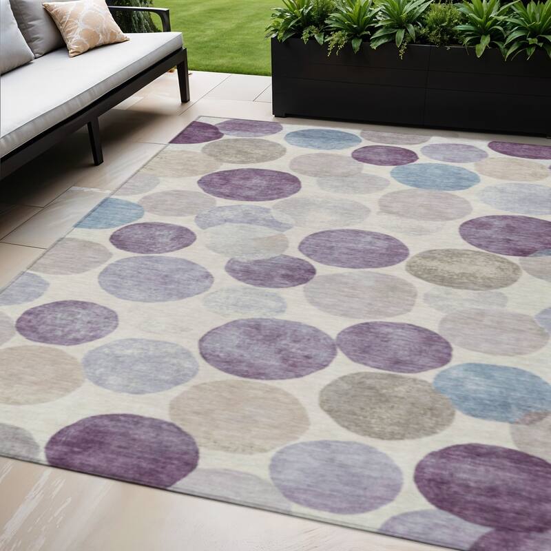 HomeRoots Geometric Transitional Rectangle Outdoor Rug - 5' X 8'