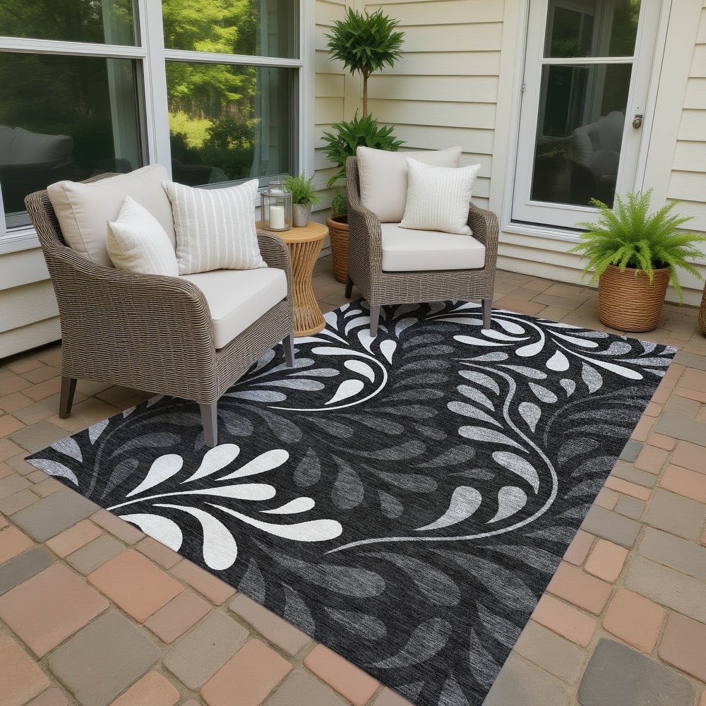 Machine Washable Indoor/ Outdoor Floral Arabesque Chantille Rug
