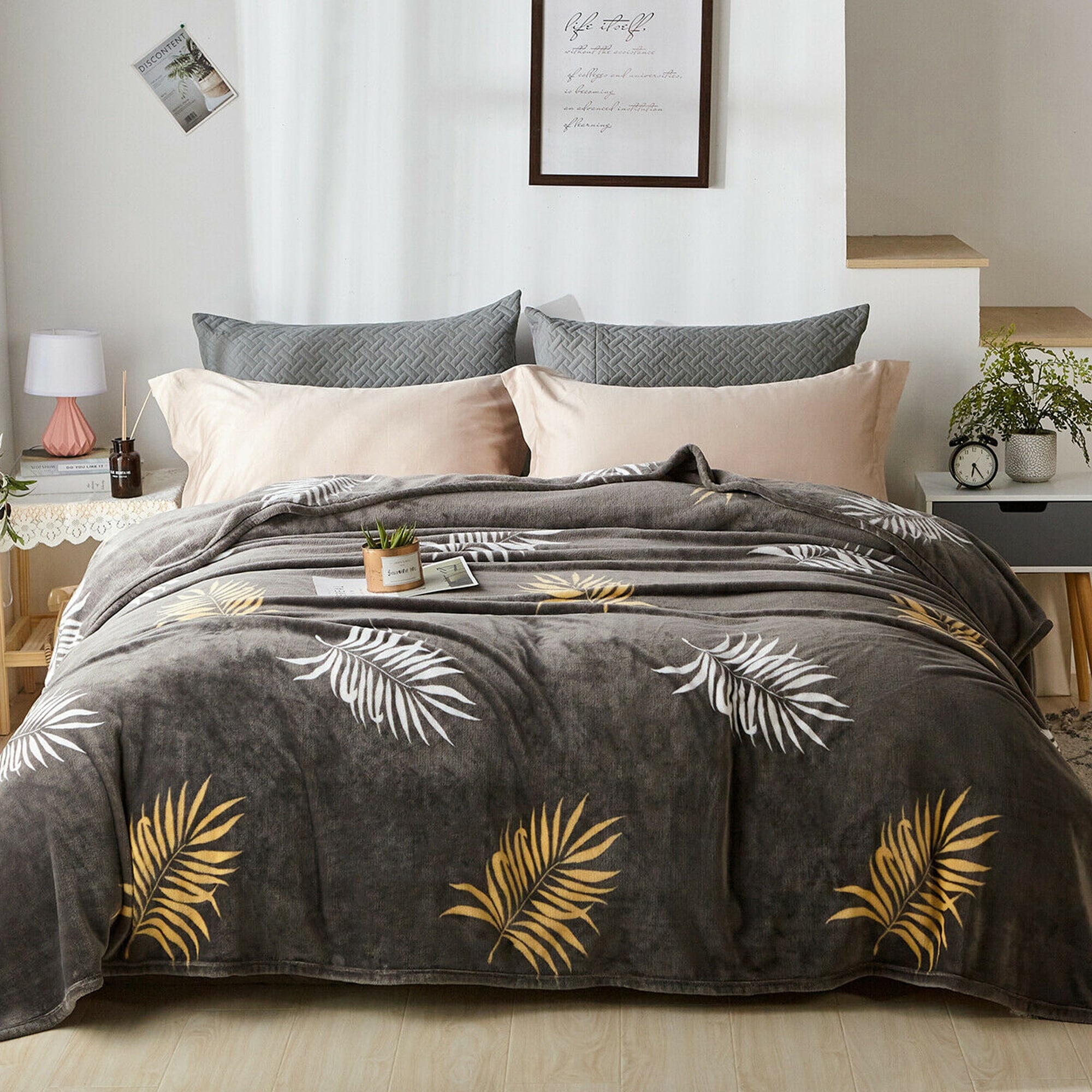 Fleece Plush Blanket Queen Star Gold Leaves