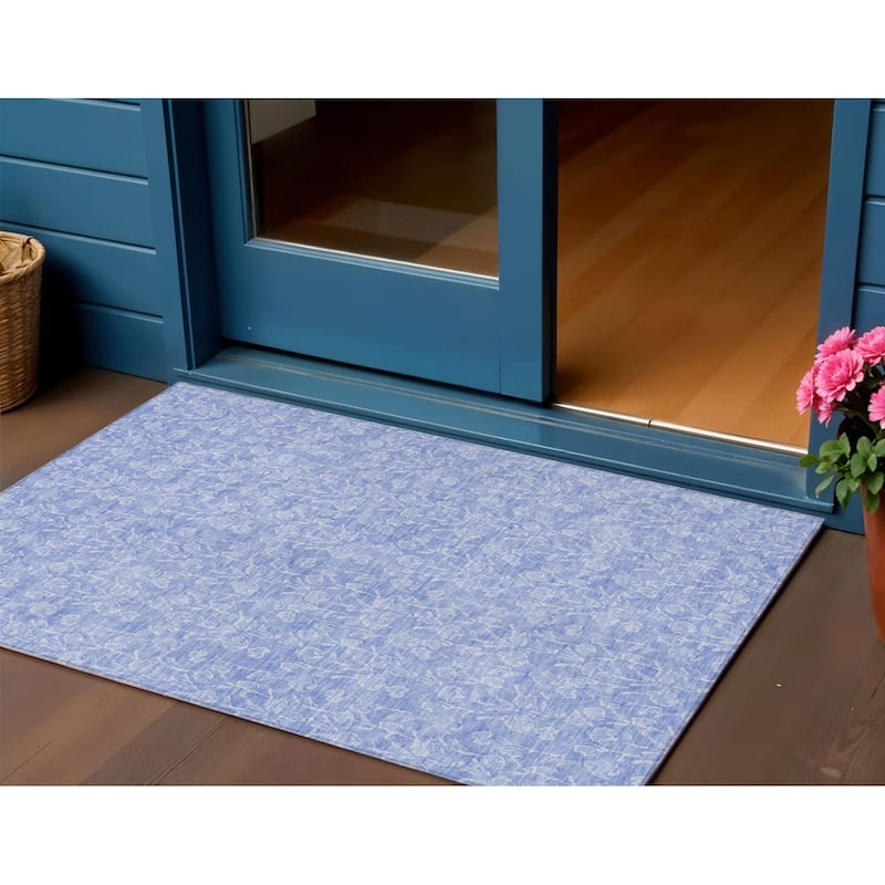 HomeRoots Floral Transitional Rectangle Outdoor Rug - 3' x 5'