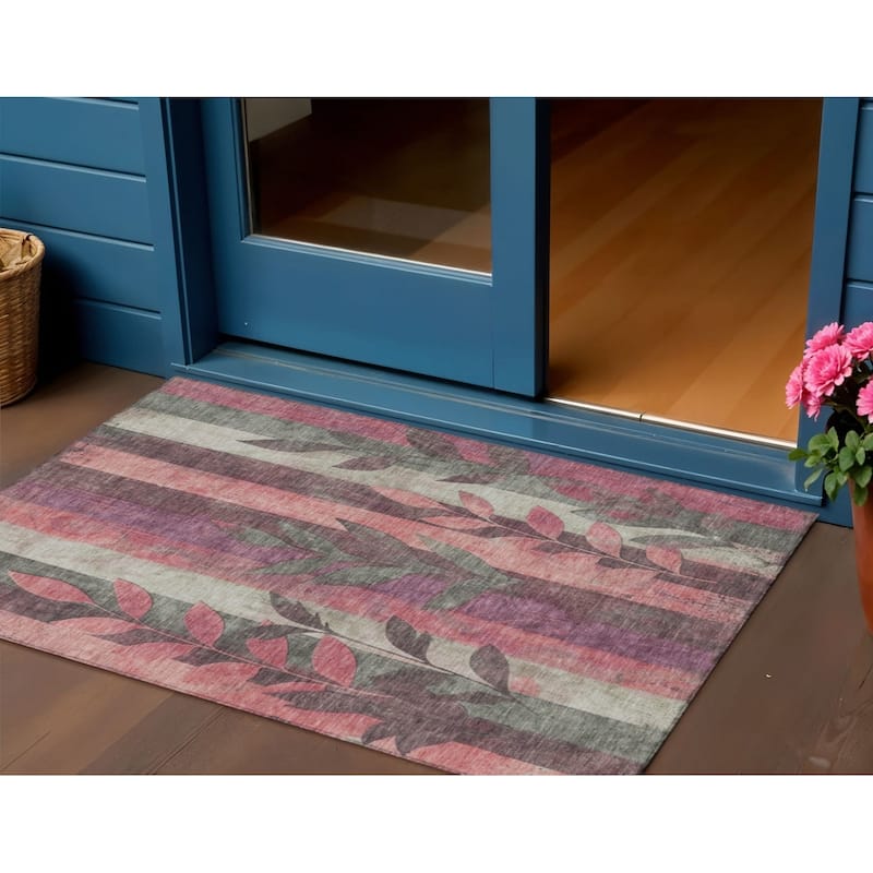 HomeRoots Floral Transitional Rectangle Outdoor Rug - 3' x 5'