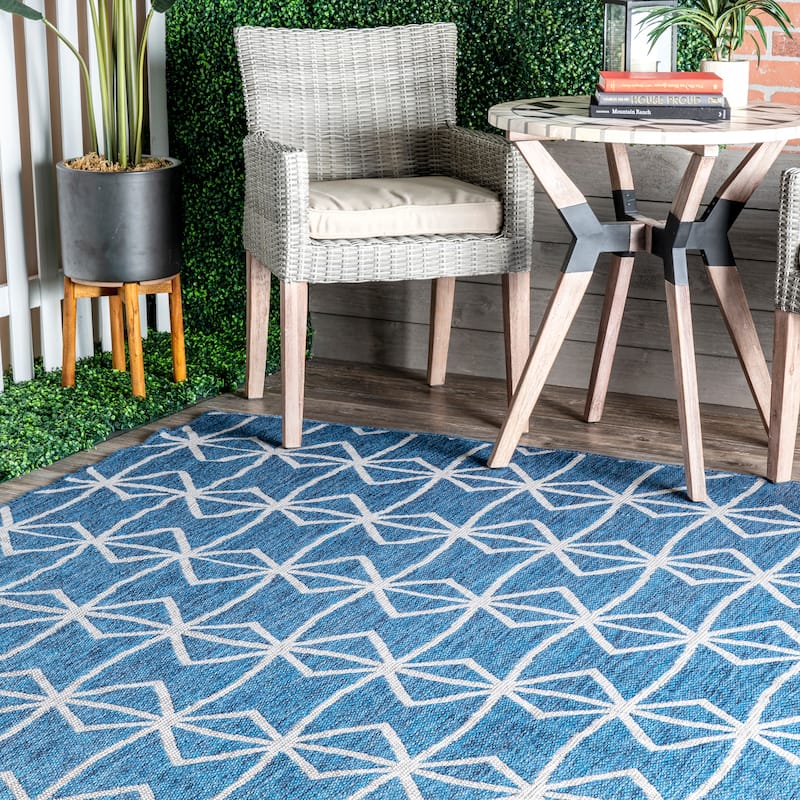 Nuloom Saunders Geometric Indoor/Outdoor Area Rug