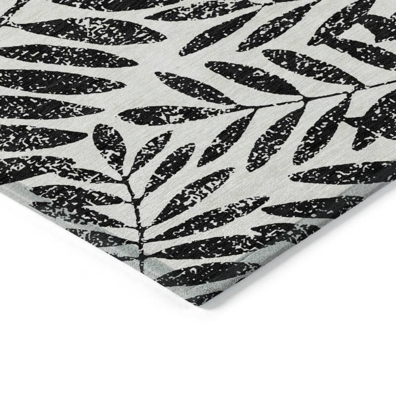 HomeRoots Floral Transitional Rectangle Outdoor Rug