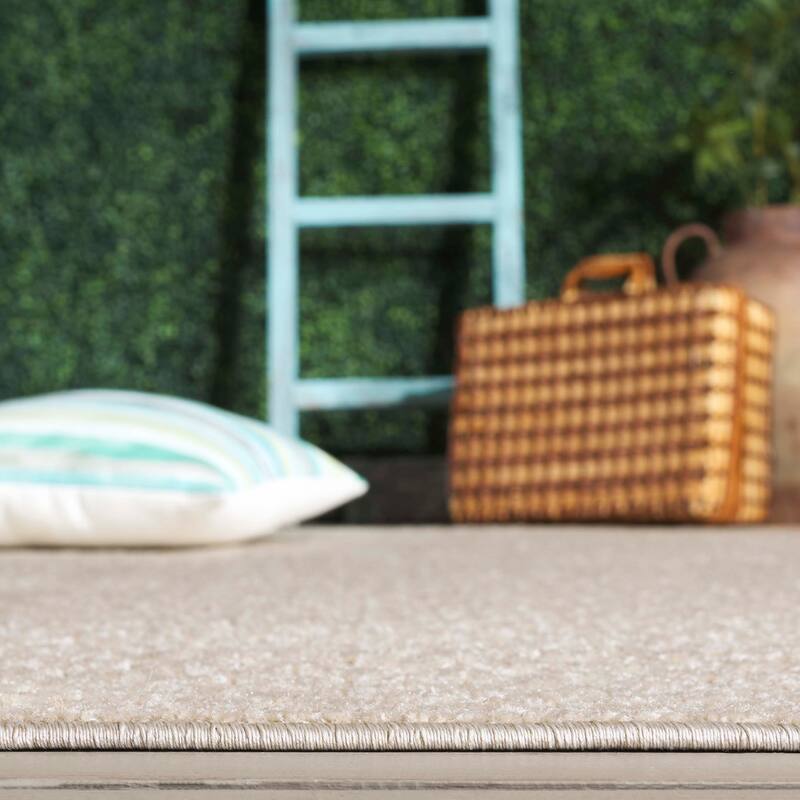 SAFAVIEH Stella Hattie Indoor/Outdoor Waterproof Patio Backyard Rug