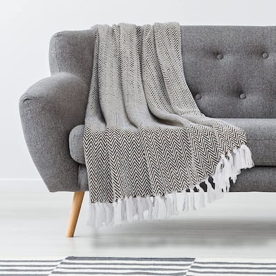 Handwoven Chevron Cotton Throw Blanket - All-Season Comfort with Boho-Chic Style!