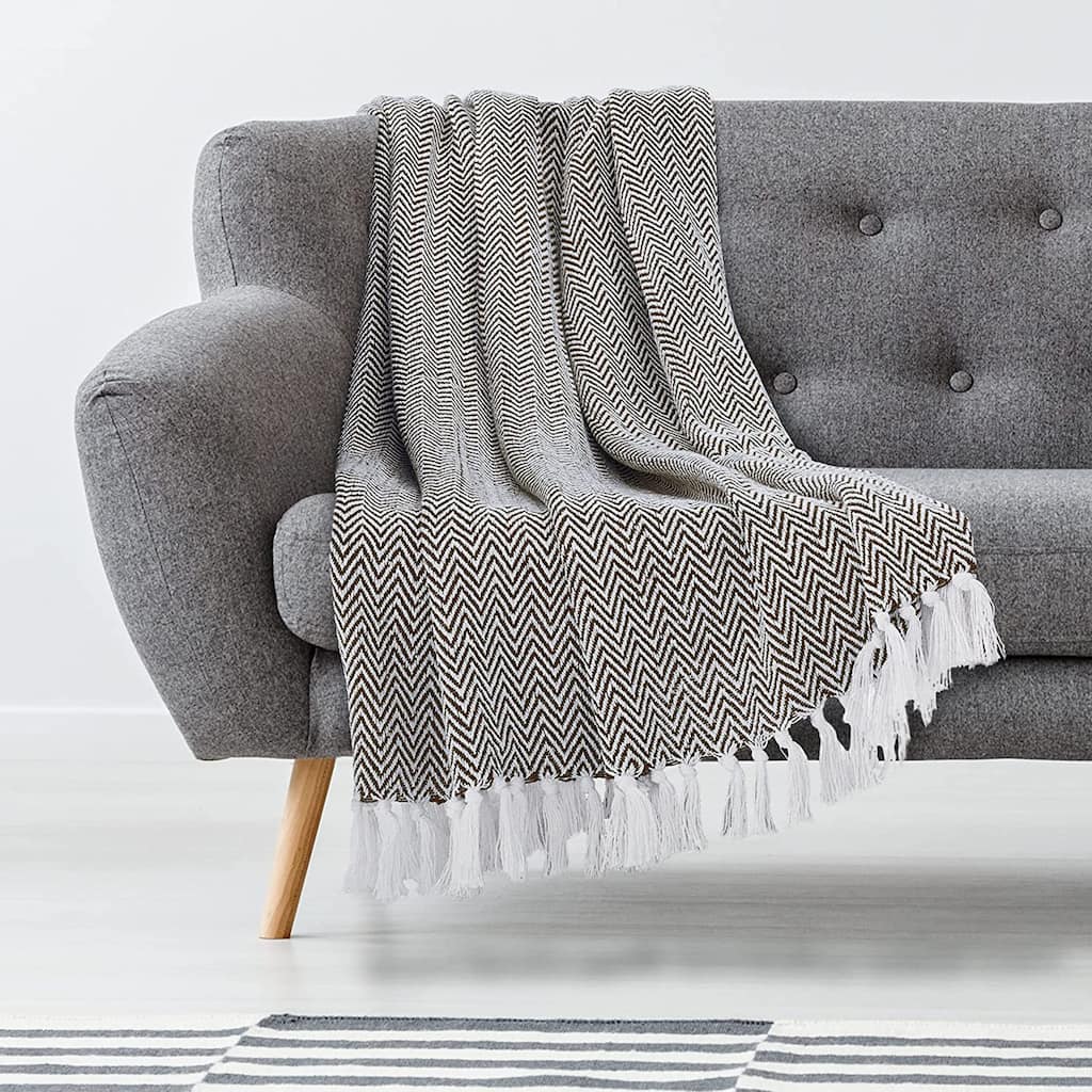 Handwoven Chevron Cotton Throw Blanket - All-Season Comfort with Boho-Chic Style!