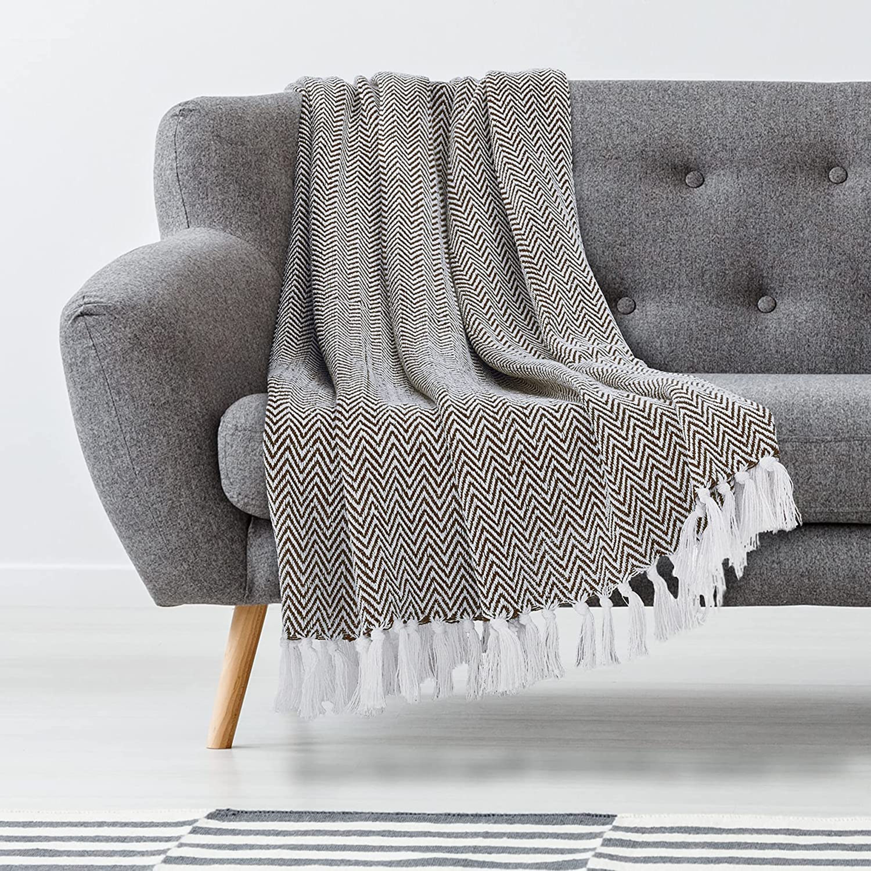Handwoven Chevron Cotton Throw Blanket - All-Season Comfort with Boho-Chic Style!