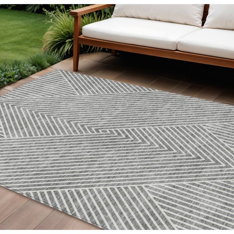 HomeRoots Geometric Transitional Rectangle Outdoor Rug - 9' X 12'