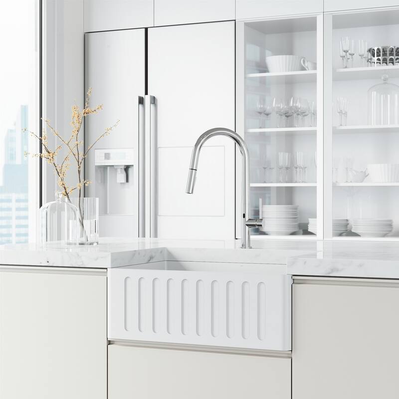 Vigo VG02029S Greenwich 1.8 GPM 18" H Single Handle Single Hole Pull