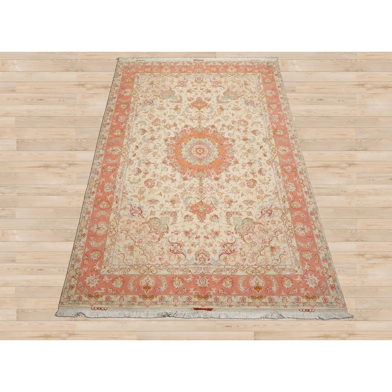6'7''x9'11'' Hand Knotted Wool Ivory Traditional Rug - 6' 7'' x 9' 11''