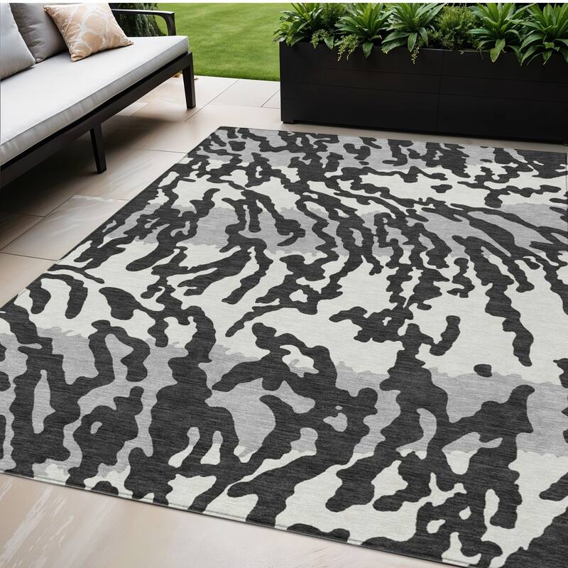HomeRoots Animal Print Transitional Rectangle Outdoor Rug - 5' X 8'