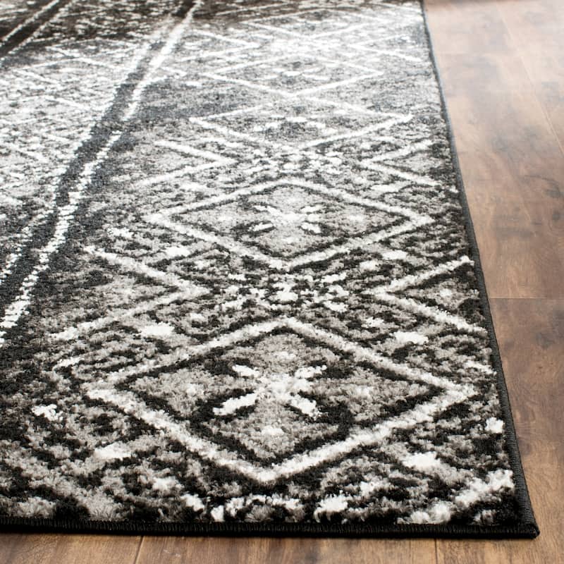 SAFAVIEH Adirondack Maisie Moroccan Boho Distressed Rug - Black/Silver - 4' x 6'