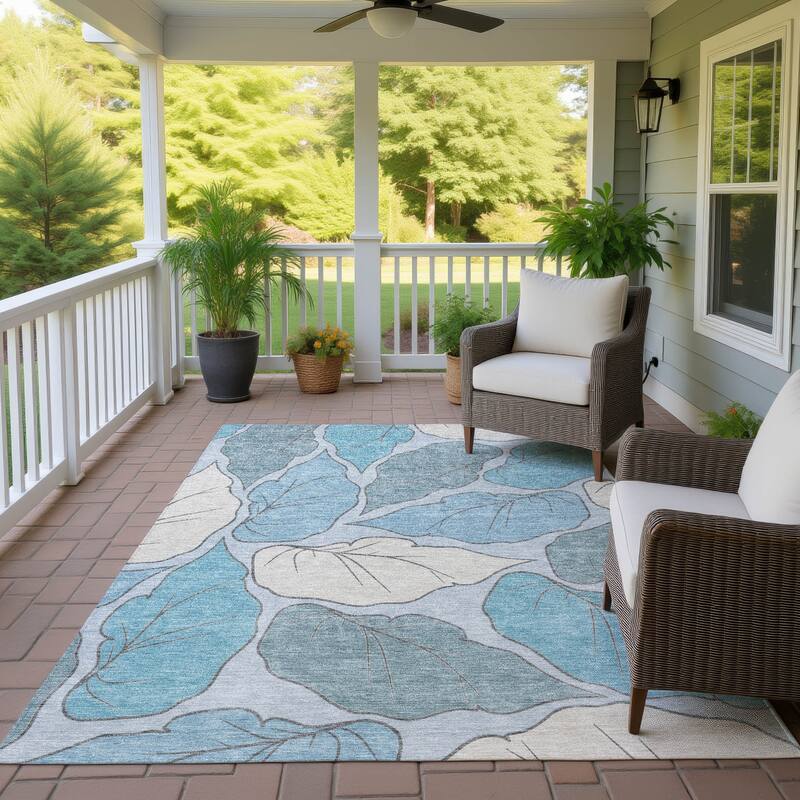 Machine Washable Indoor/ Outdoor Contemporary Floral Chantille Rug