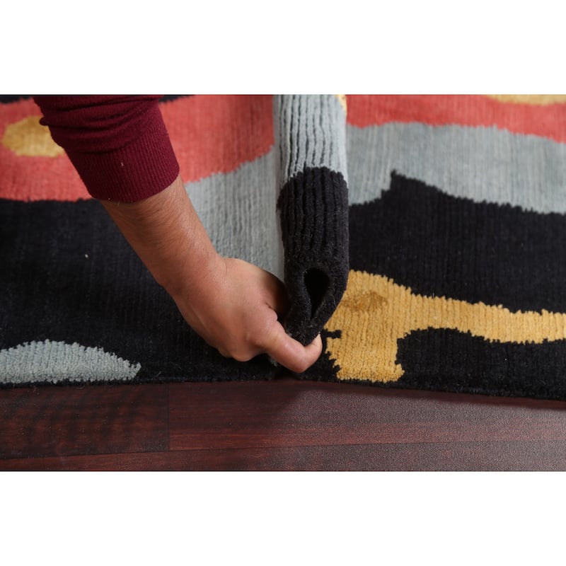 Contemporary Nepalese Vegetable Dye Area Rug Hand-knotted Wool Carpet - 5'3" x 7'0"