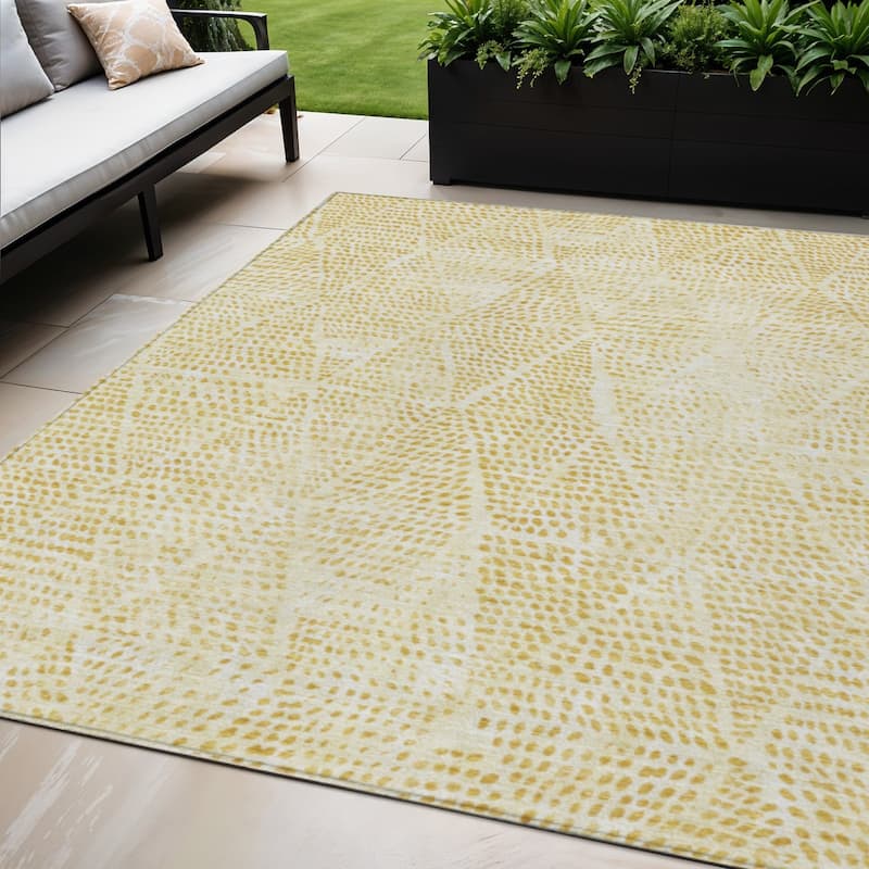 HomeRoots Geometric Transitional Rectangle Outdoor Rug - 5' X 8'