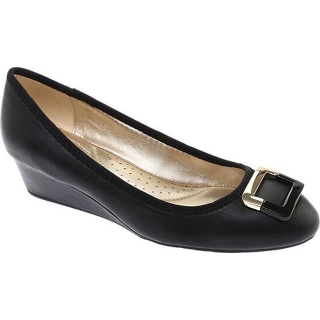 bandolino patent leather wedge