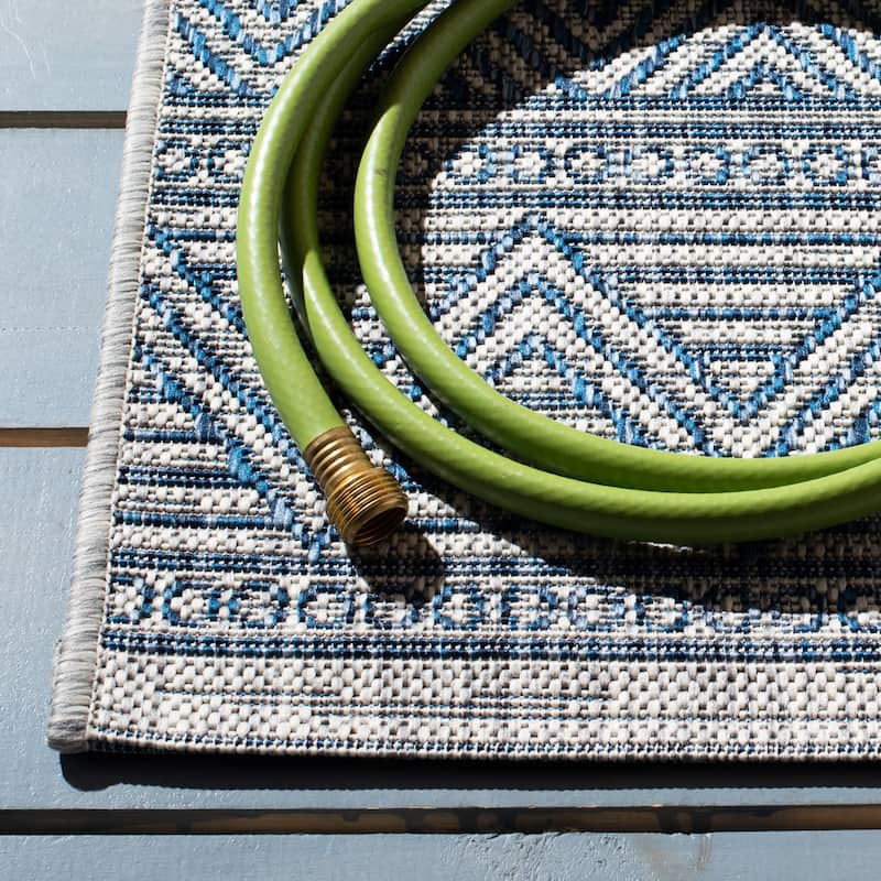 SAFAVIEH Courtyard Zorana Indoor/ Outdoor Waterproof Patio Backyard Rug
