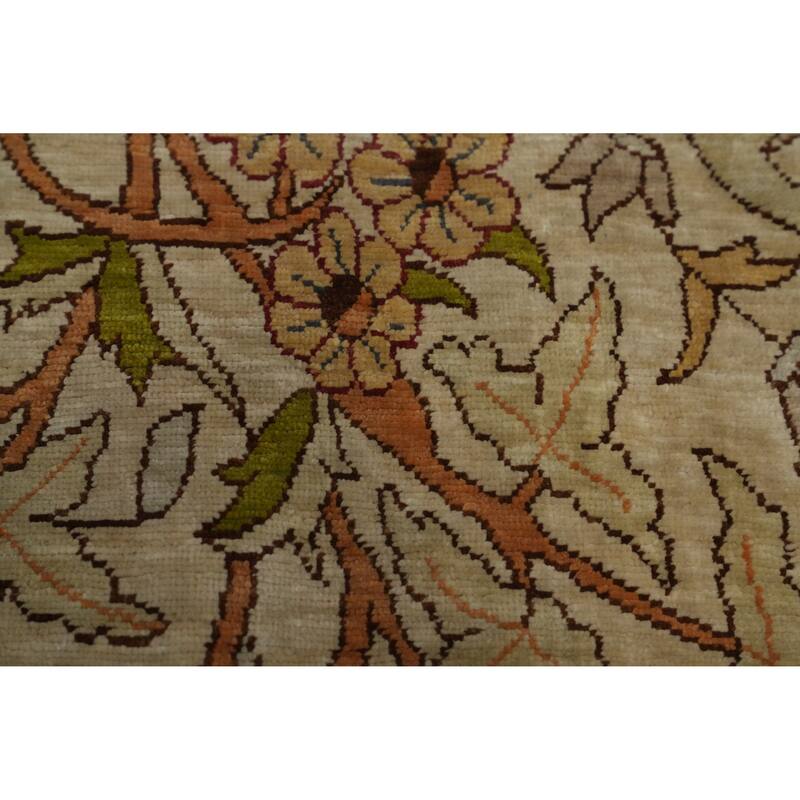Hand Knotted Traditional Silk Beige Floral Area Rug - 5' 7'' X 3' 4''