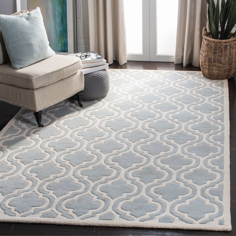SAFAVIEH Handmade Chatham Sieghilde Modern Moroccan Wool Rug - 5' x 8' - Grey/Ivory