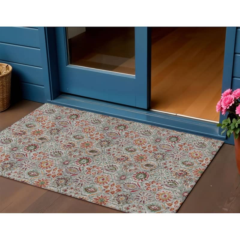 HomeRoots Floral Transitional Rectangle Outdoor Rug - 3' x 5'