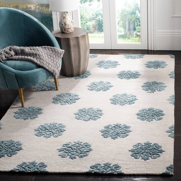 slide 2 of 43, SAFAVIEH Handmade Soho Vuturica N.Z. Wool Rug 3'6" x 5'6" - Ivory/Light Blue
