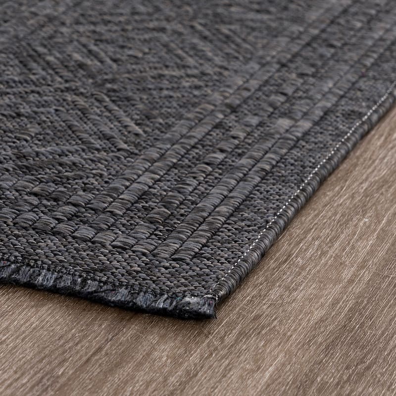 Alameda Solid Color Medallion Machine Washable Indoor Area Rug