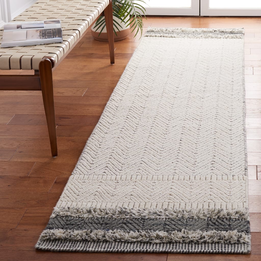 Martha Stewart by SAFAVIEH Handmade Hilkeline Wool Rug