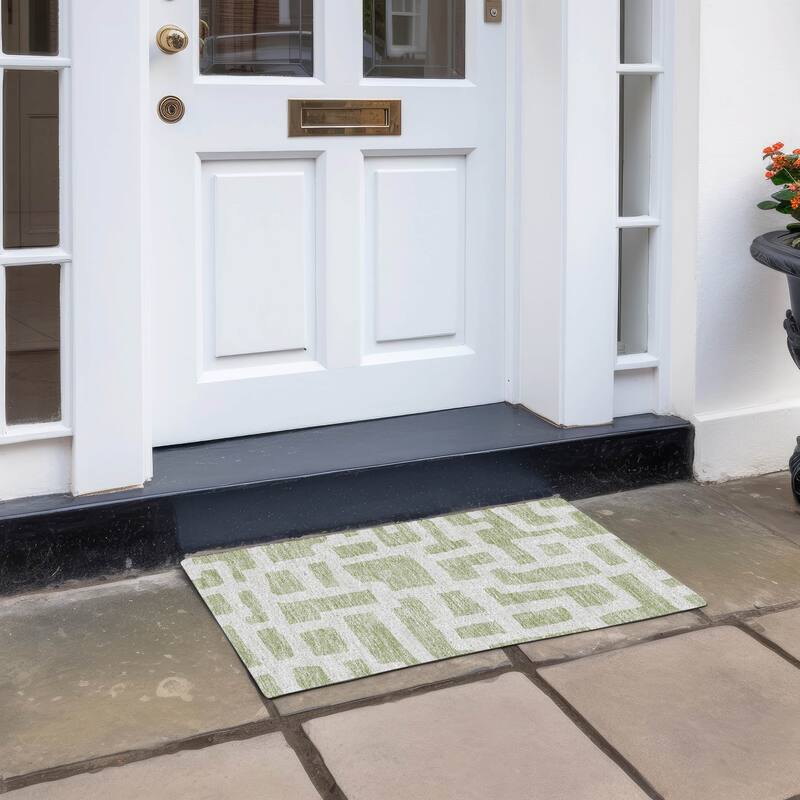 Machine Washable Indoor/ Outdoor Chantille Contemporary Geo Rug - Aloe - 1'8" x 2'6"