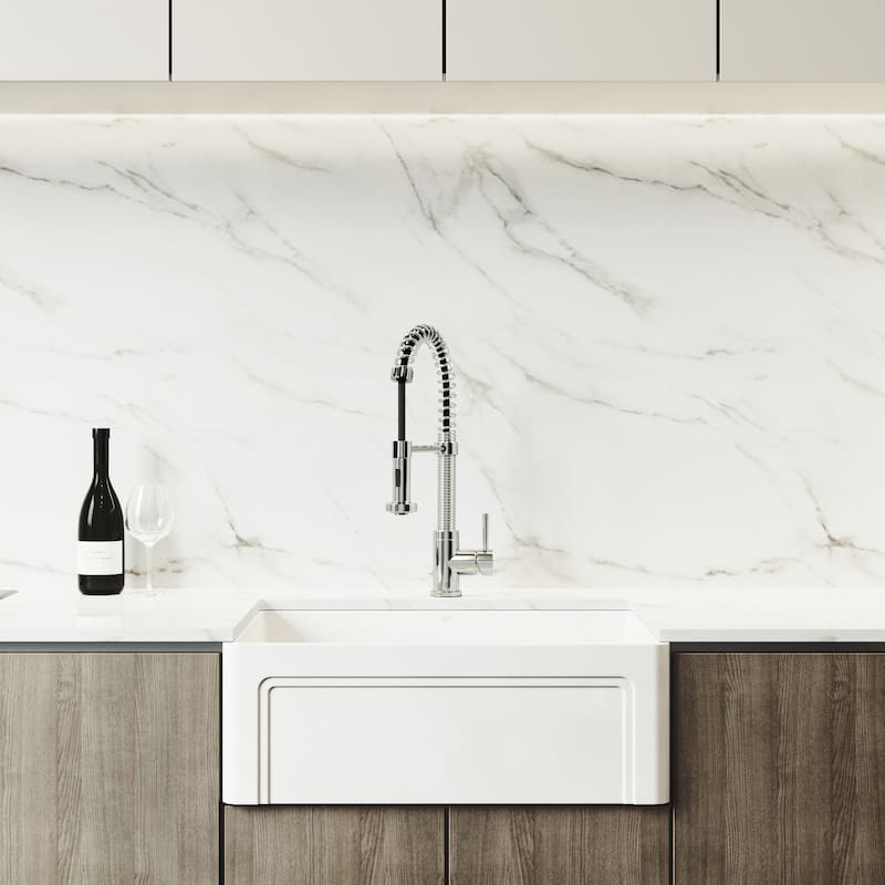 VIGO Edison 19" H Single Handle Pull-Down Sprayer Kitchen Faucet