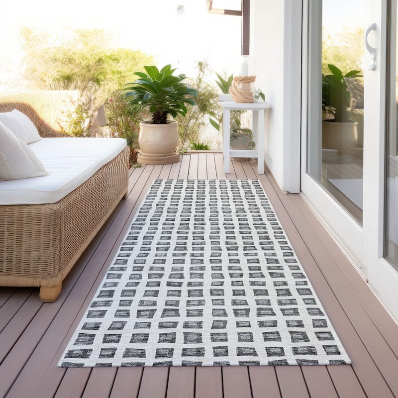 Machine Washable Indoor/ Outdoor Chantille Squares Rug - Gray - 2'3" x 7'6"