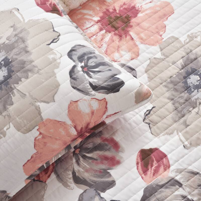 Levine Reversible Floral/ Damask 3-piece Quilt Set