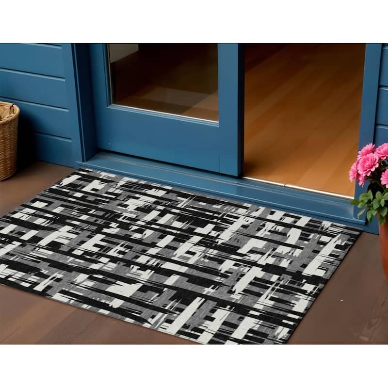 HomeRoots Striped Transitional Rectangle Outdoor Rug - 3' x 5'