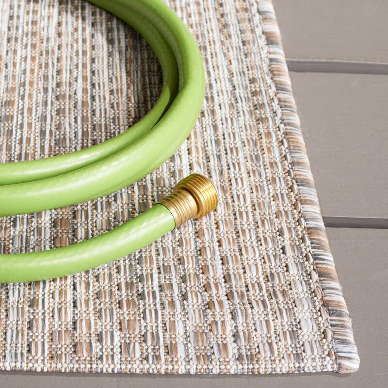 SAFAVIEH Courtyard Golupka Transitional Indoor/Outdoor Rug