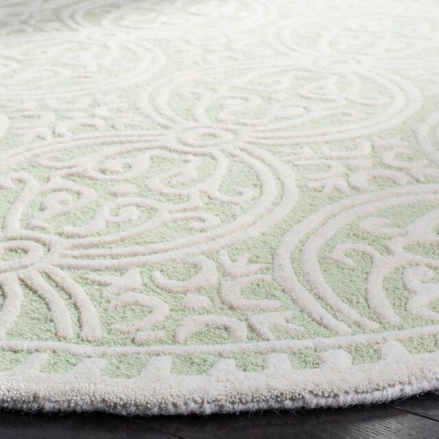 SAFAVIEH Handmade Cambridge Myrtis Moroccan Wool Rug