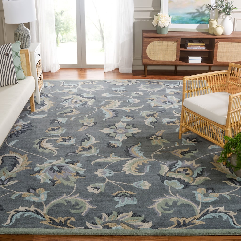 SAFAVIEH Handmade Jardin Aase Country Floral Wool Rug