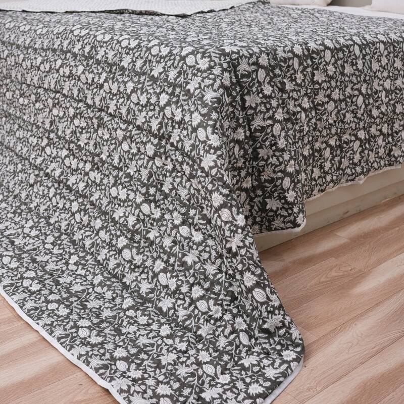 Fabdivine Bohemian Hand Block Print Cotton Quilt - Gray White Floral Reversible Ethnic Bedding for Bedroom, Manikarnika Tarangni