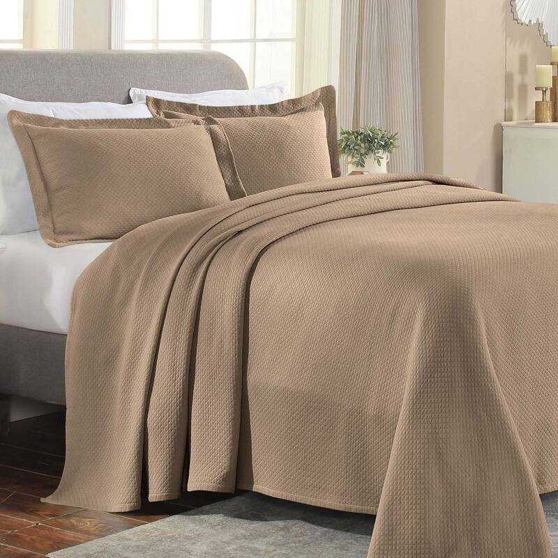 Superior Solitaire Cotton Decorative Bedspread Set