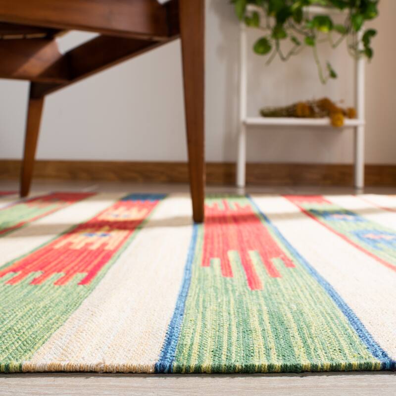 SAFAVIEH Handmade Montauk Tsunemi Southwestern Cotton Fringe Rug