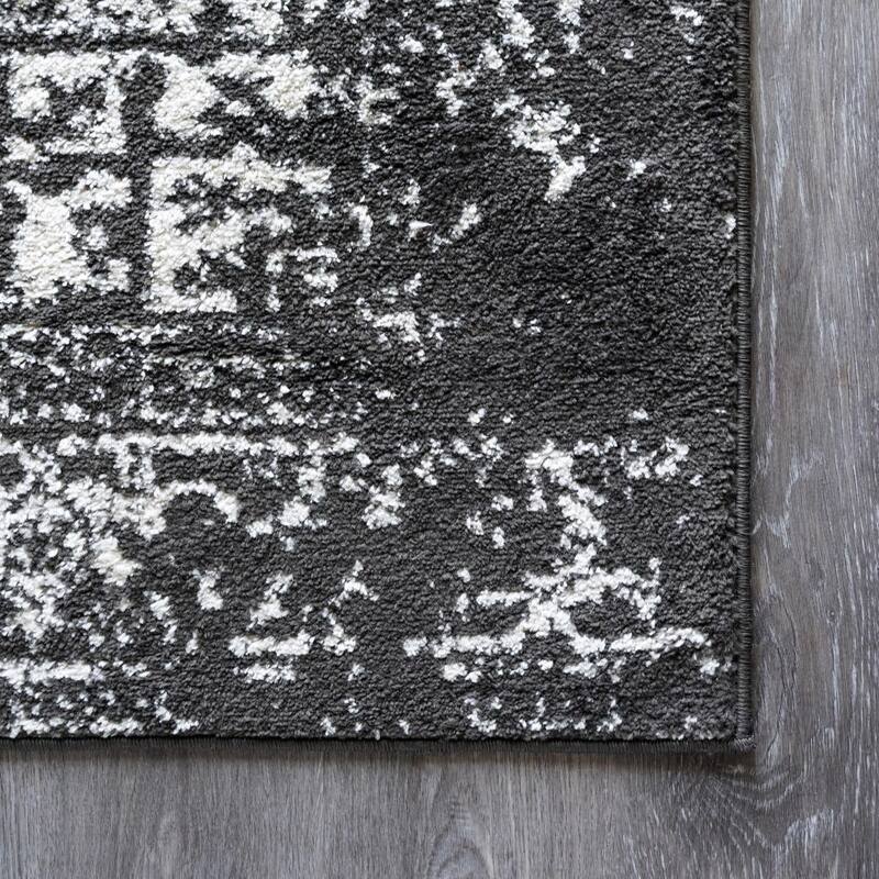 Traditional Brenda Collection Area Rug