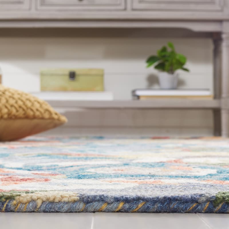 SAFAVIEH Handmade Blossom Lazara French Country Floral Wool Rug
