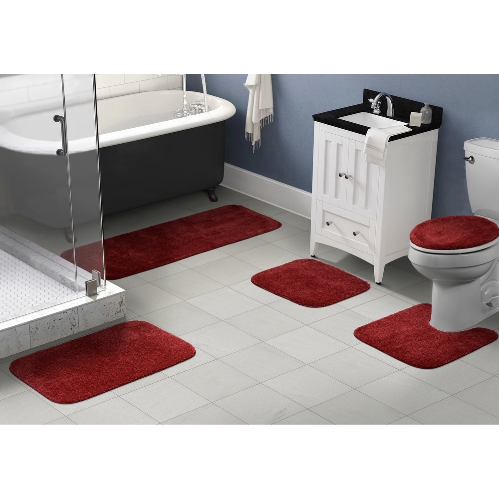 https://ak1.ostkcdn.com/images/products/is/images/direct/e67a14a696cf8d77c9c0da6137cfcdfca9f93418/Traditional-Plush-Washable-Nylon-Bathroom-Rug-or-Set.jpg