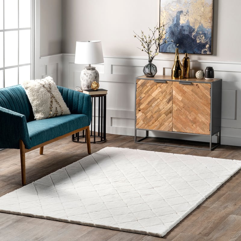Nuloom Amy SuperiorWash Casual Faux Rabbit Machine Washable Area Rug - 5' x 8' - White - Rectangle