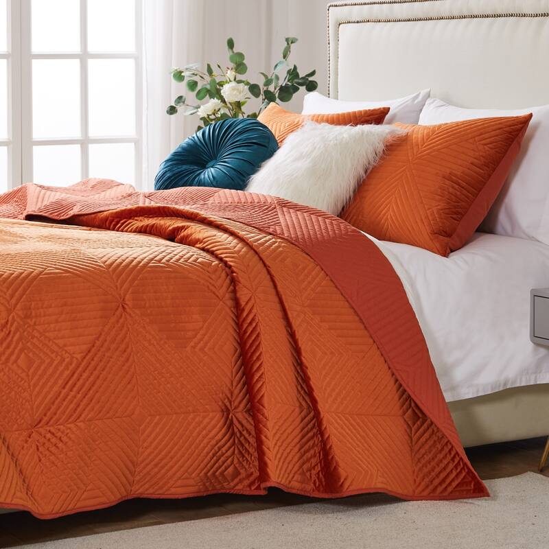 Barefoot Bungalow Riviera Velvet Modern Quilt and Pillow Sham Set
