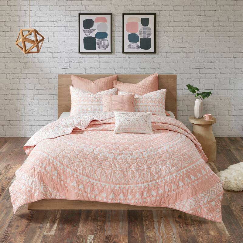 Intelligent Design Cora 7 Piece Reversible Cotton Quilt Set with Euro Shams and Thrwo Pillows