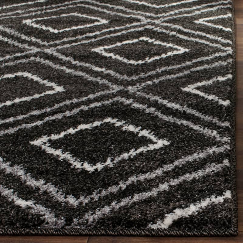 SAFAVIEH Tunisia Preeti Moroccan Diamond Trellis Rug