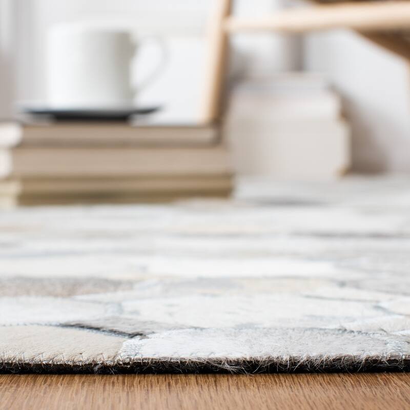 SAFAVIEH Flatweave Studio Leather Ivetta Modern Rug