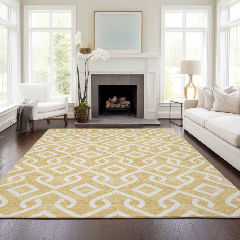 Machine Washable Indoor/ Outdoor Chantille Scroll Trellis Rug - Gold - 8' x 10'
