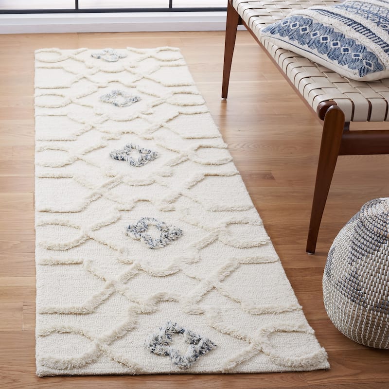 SAFAVIEH Handmade Casablanca Shag Flores Wool Rug - 2'3" x 8' Runner - Ivory